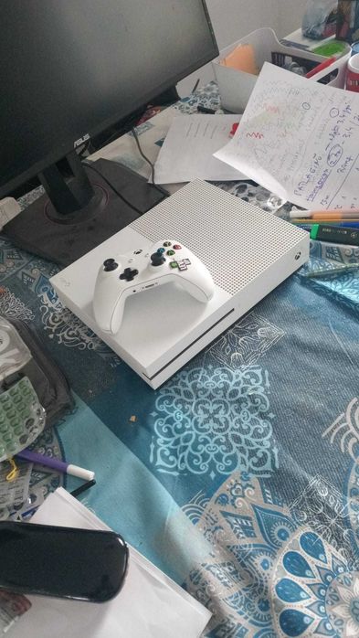 XBOX one s 450 lei