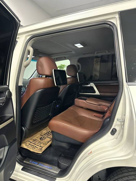 Bugun sotuvimizda Toyota Land Cruiser