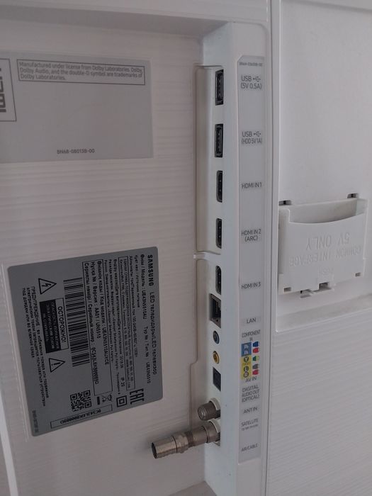 Белый смарт телевизор Samsung 109см.