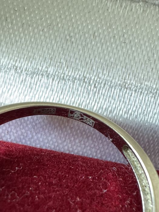 Кольцо золотое с бриллиантом 585