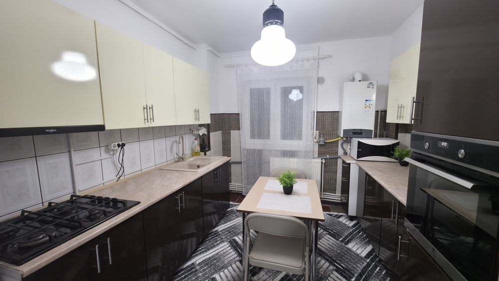 Inchiriez/Schimb Apartament ultracentral etaj 2