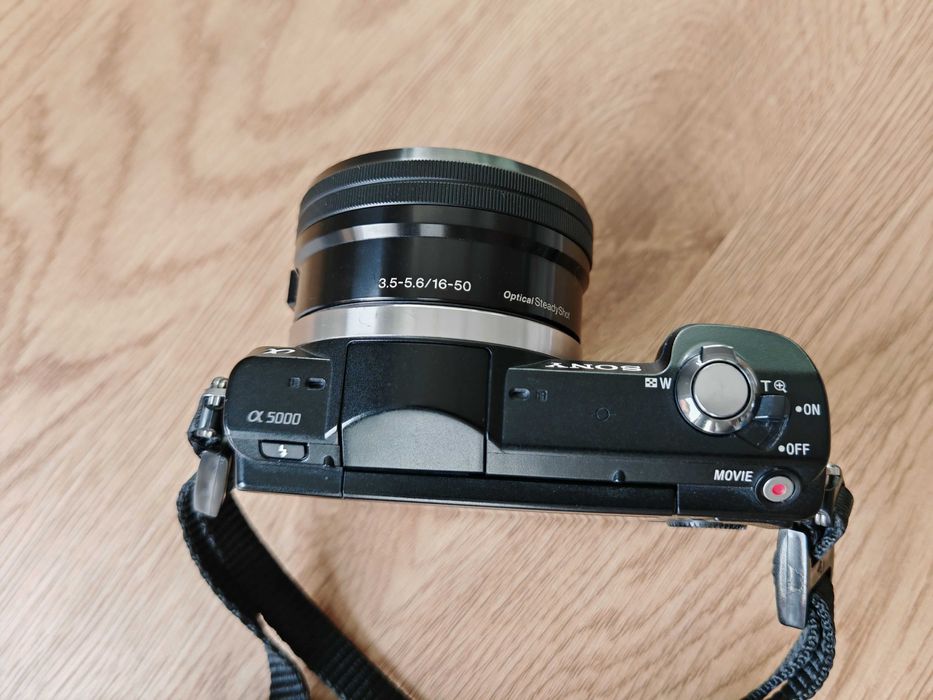 Aparat foto Mirrorless Sony Alpha A5000