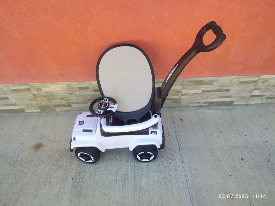 Музикален джип на Moni Police