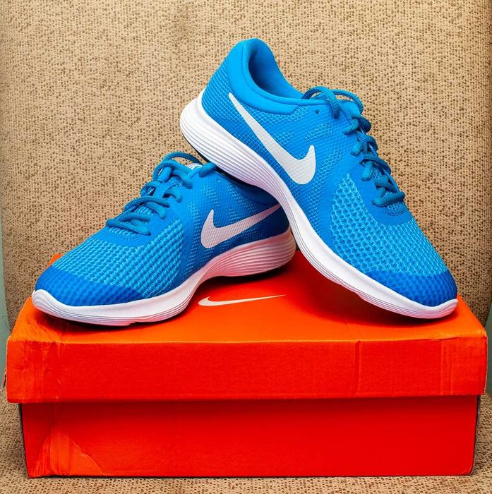 Маратонки Nike номер 38