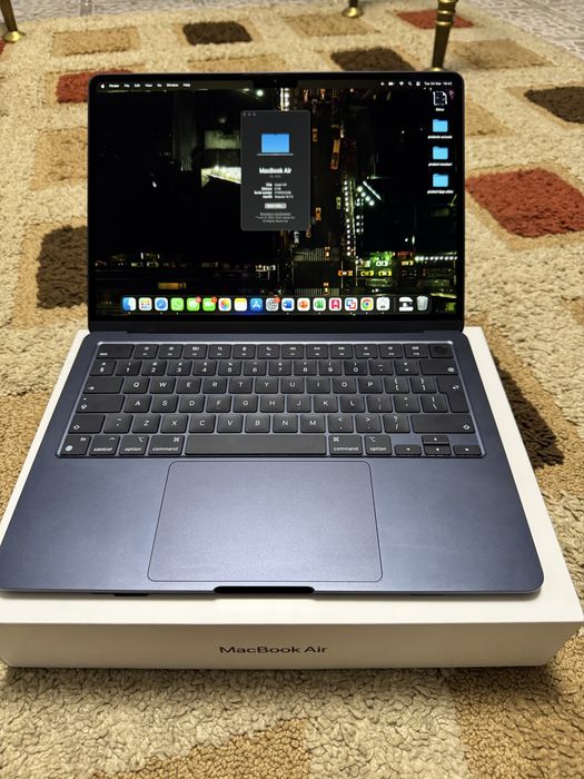 Macbook Air M2 8GB RAM, 512 GB SSD