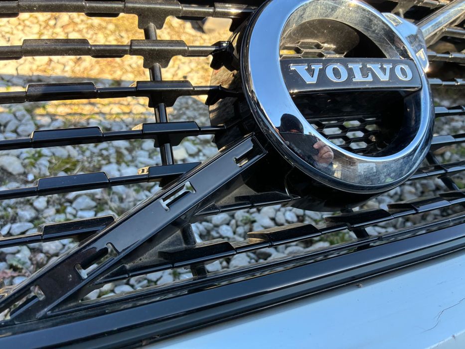 Предна броня с решетка Volvo XC40. Волво ХС 40. 17-23г. Оригинална.