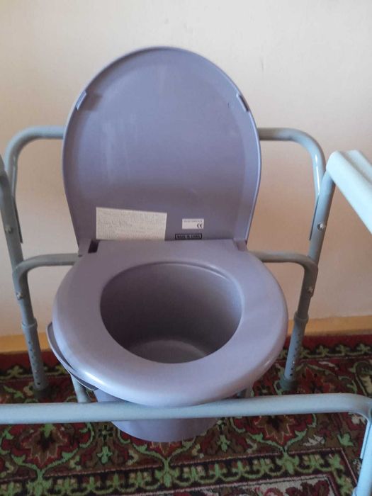 Санитарный стул для инвалидов