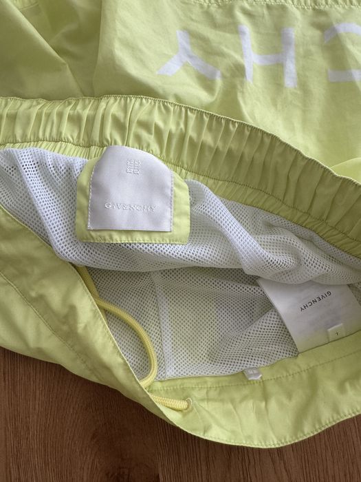 Sort de baie Givenchy