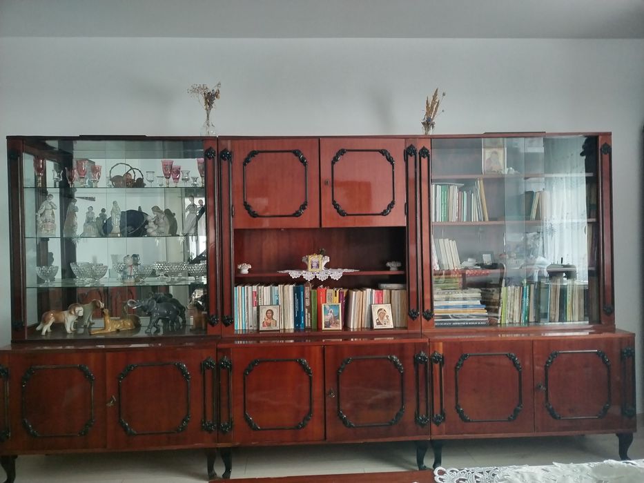 Mobilă veche furnir