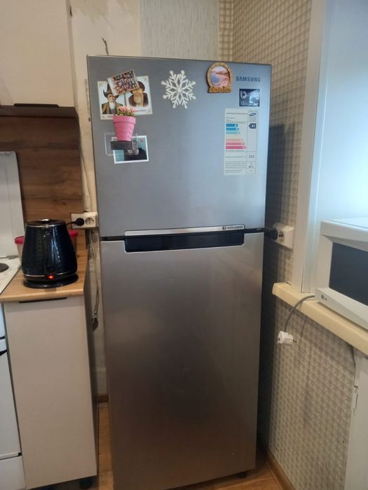 Холодильник серый