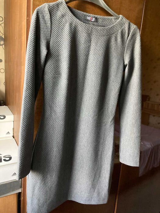 Вталена дамска рокля от еластично трико