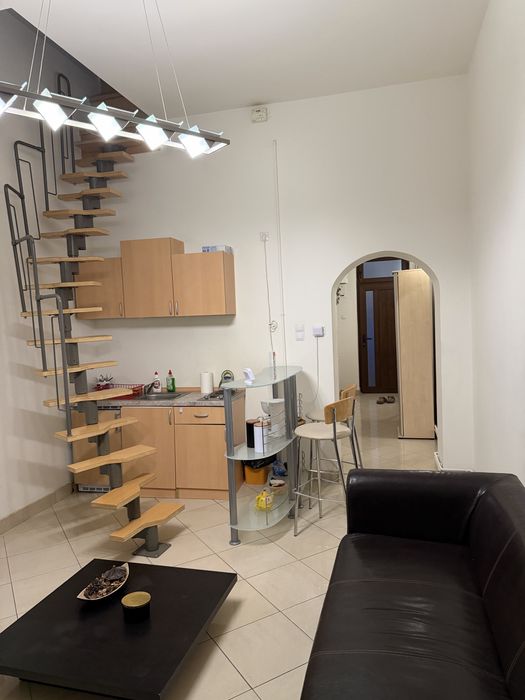 Vand apartament 2 camere cu spatiu comercial