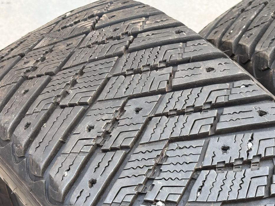 215/65/R17 Goodiyear UltraGrip 4x4 4бр зимни dot3820 7-8мм