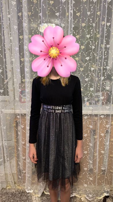 Продам нарядное платье на девочку 9-11 лет