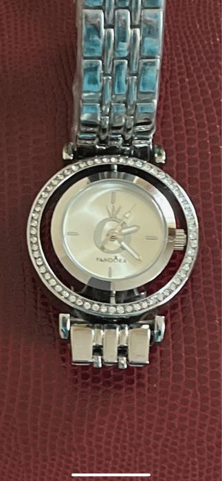 Женские часы PANDORA