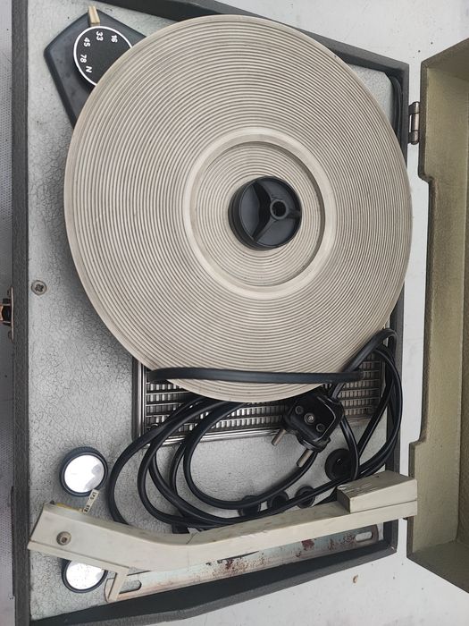Ретро грамофон GRUNDIG