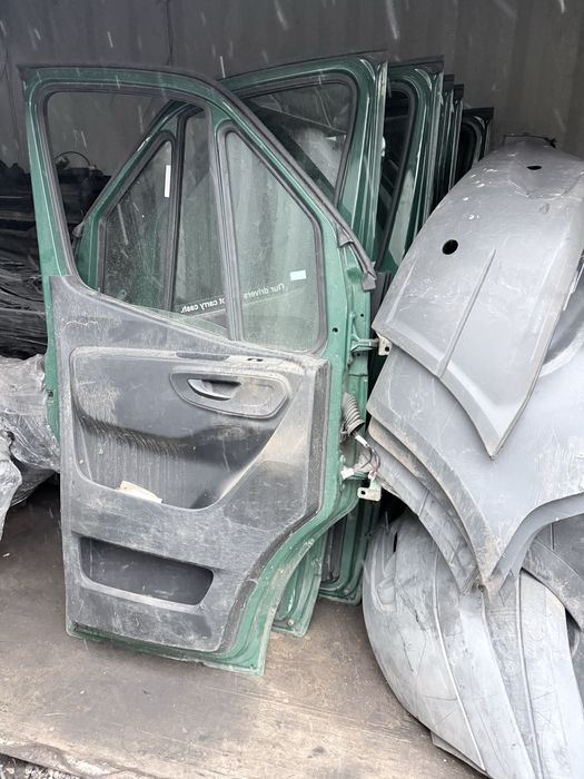 Мерседес спринтер 907 двер передние 906