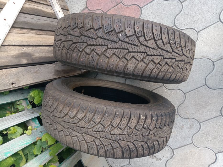 Продам б/у зимнии шины