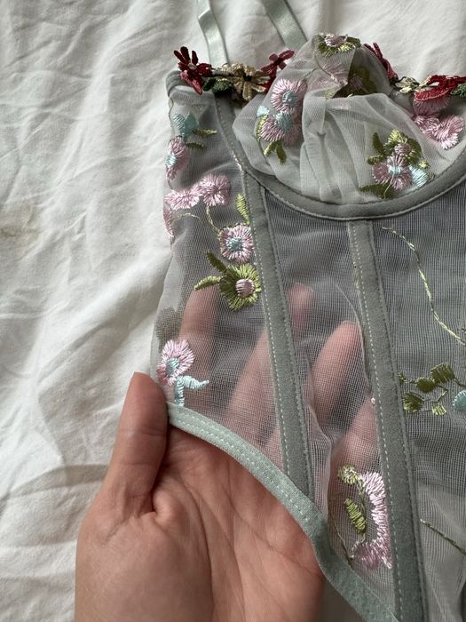 Corset lenjerie verde deschis cu broderie shein