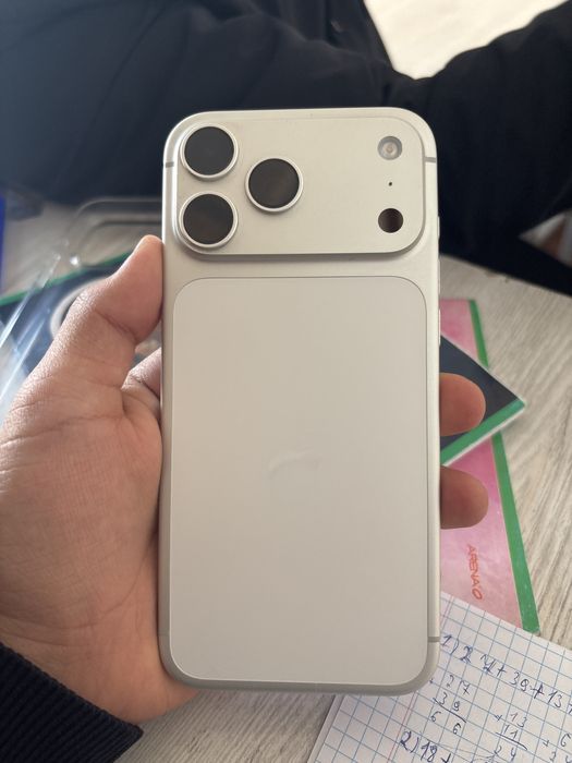 Iphone 17 pro max silver