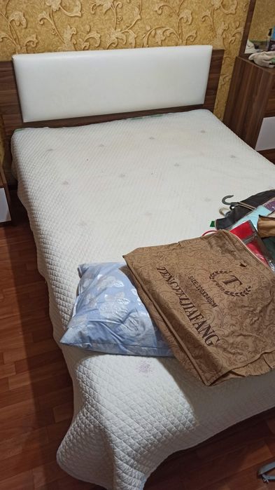 Спальный гарнитур