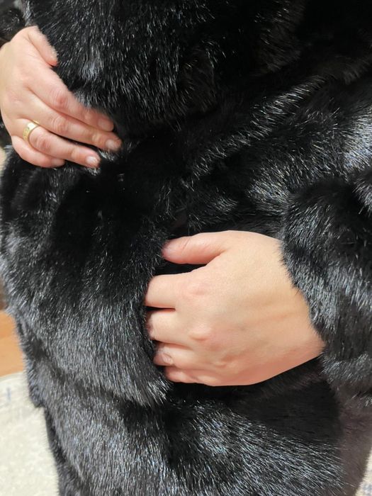 Продам норковую шубу