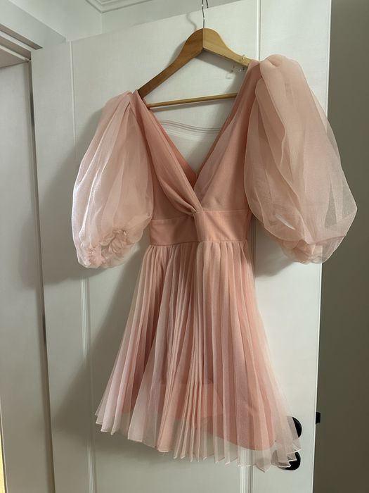 Рокля с балон ръкав