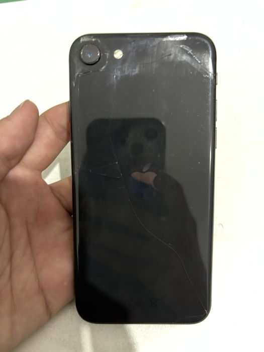 Продам IPhone SE 2020 64 GB