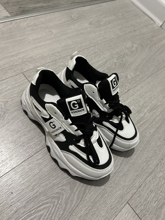 Кроссовки новый 4990