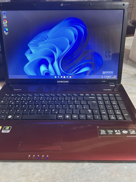 HP i5,6giga rami ,Samsung i7 ,6 giga rami