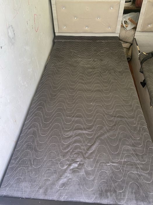 Divan 2 kishilik bir kishilik qilib ham ishlatiladi