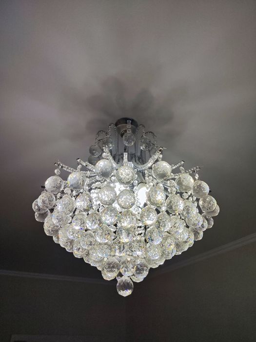 Продам люстру в хорошем состоянии