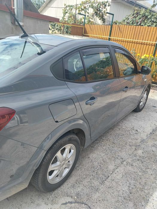 Vind Logan GPL benzina 2023 ful unic  folosită doar de mine prețul de 9000 de Eur