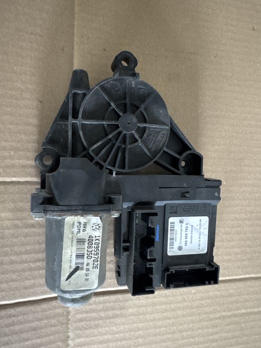 Motoras macara dreapta fata Volkswagen Golf 5 2.0 SDI 2006 Hatchback