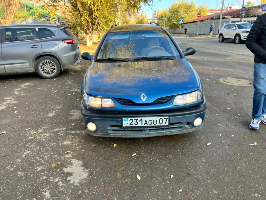 Renault Laguna 2000 года