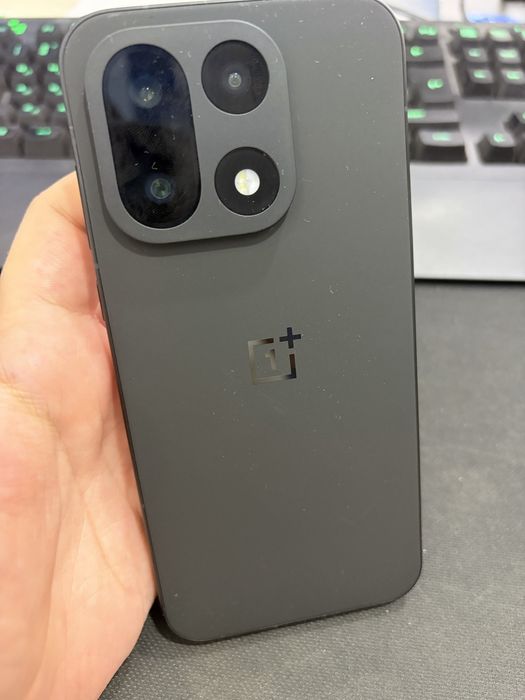 Продам телефон OnePlus 15, 16/256