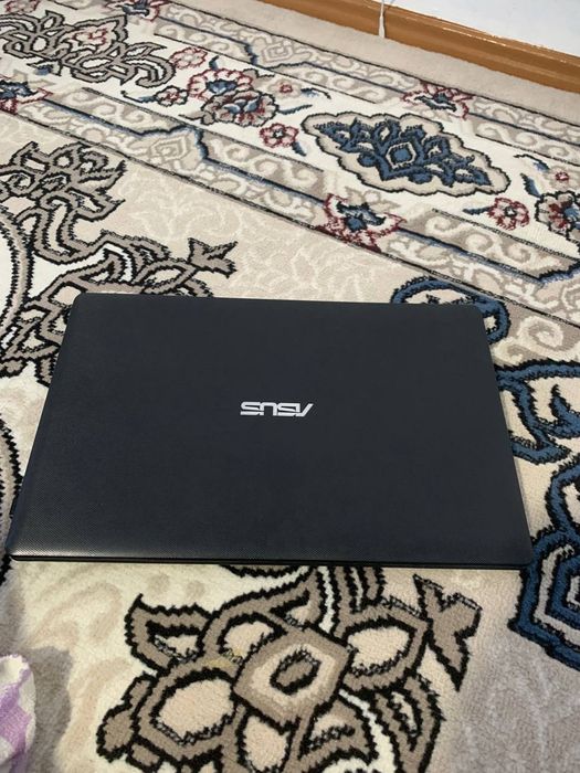 Ноутбук асус сотилади