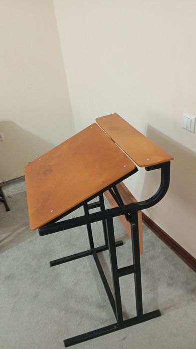 школьная парта для учебы