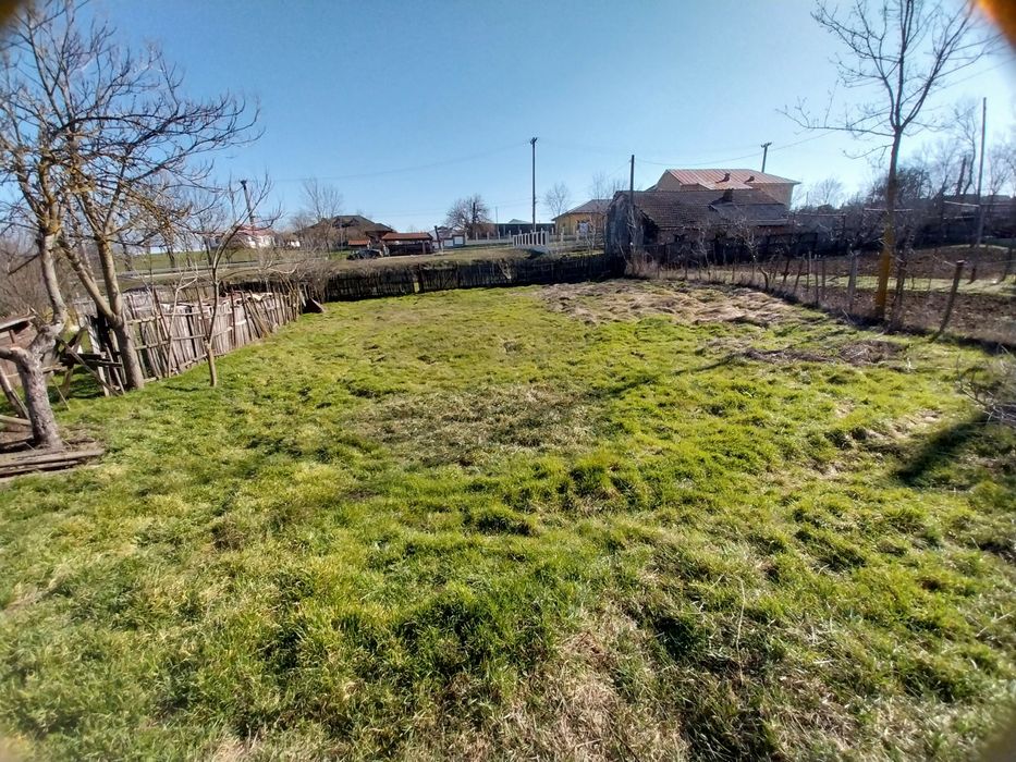 Casa cu teren de vanzare in loc. Floru, jud. Olt