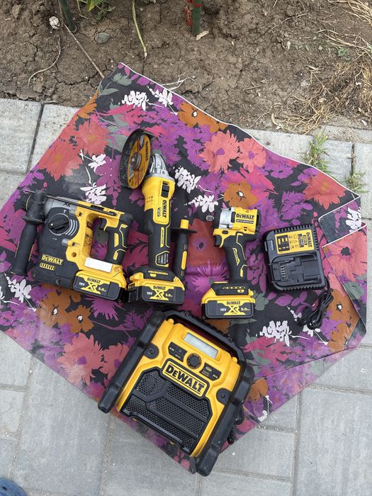 Vind set dewalt 4 piese 3acum 5 ah si incarc