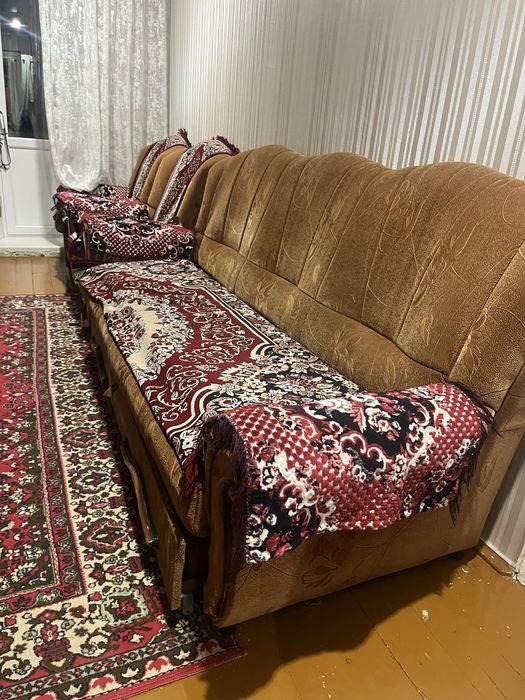 продам один диван и два кресла
