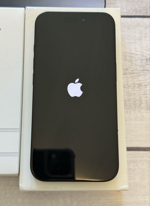 iPhone 16 - 128GB, Black - stare foarte bună, 93% sănătate baterie