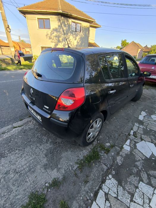 Renault clio.....