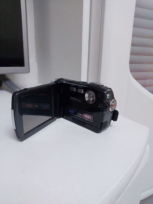 Sony slim 16 megapixel digital video camera