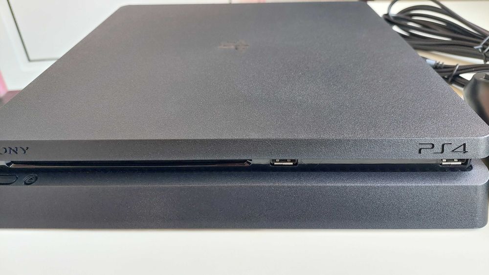 Конзола Sony Playstation 4 slim 1 TB + игра