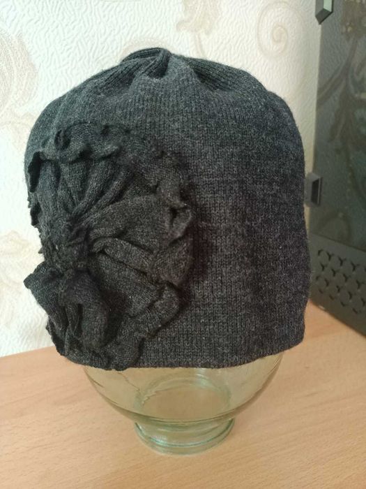 Береты ,шапки  женские  бу
