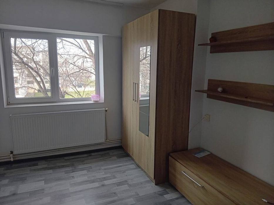 Închiriez garsoniera