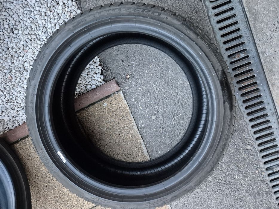 Vând cauciucuri 225/40/18 M+S 2 buc imp Germania//Pirelli//