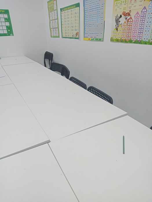 Продам рабочие столы(парты) и стулья