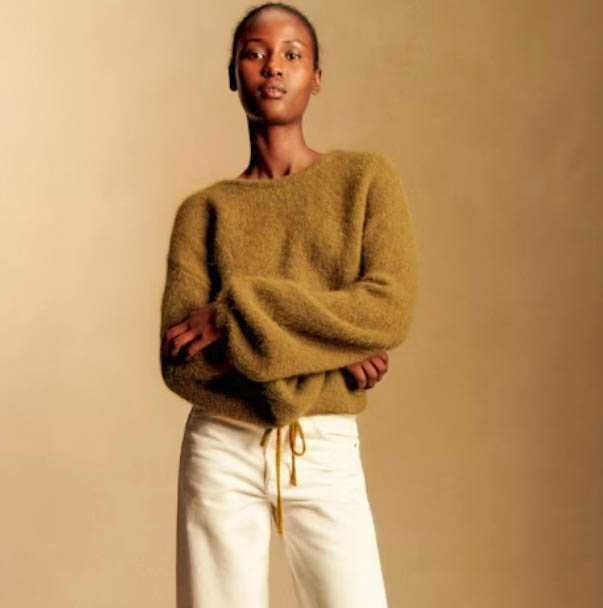 Чисто нов изкюлчително красив и невероятно мек пуловер на френската марка Sézane.